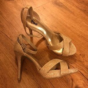 Fioni Shimmery Gold Heels 🌟